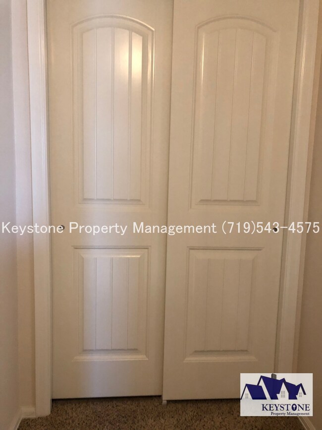 Foto del edificio - Stay Cool with Central Air! Two-Story Home with 3 Bedrooms/2 Bath/2 Car Garage $1,900/$1,900