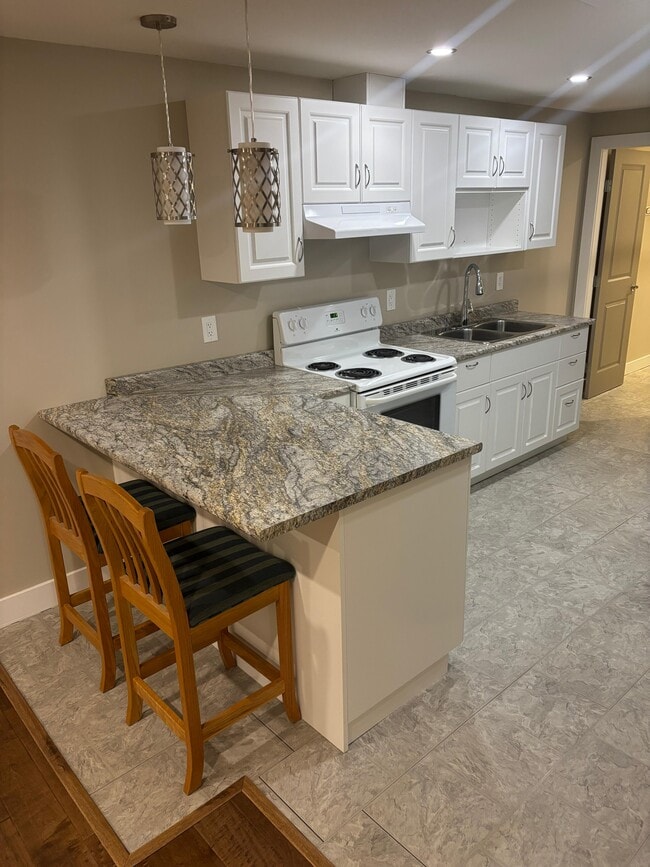 Building Photo - 3922 21 Av