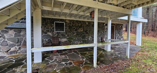 Foto del edificio - 18 Lake Ridge Rd