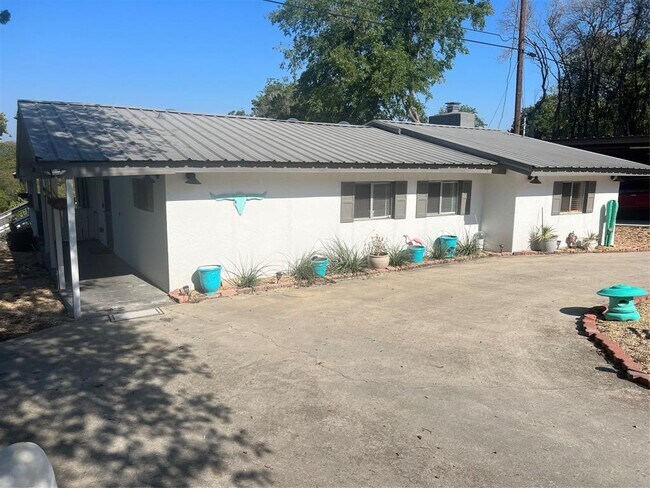 Foto del edificio - 2150 Songbird Trail