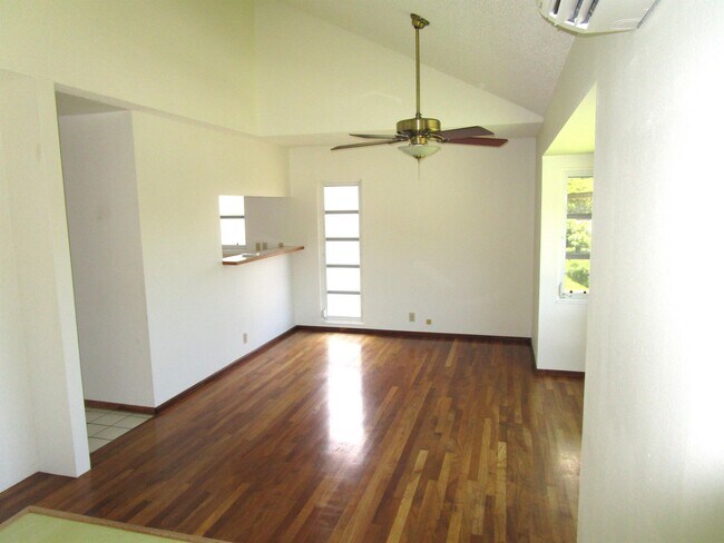 Building Photo - 121 Kaanua Pl