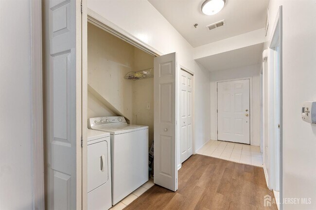 Foto del edificio - 128 Remsen Ave