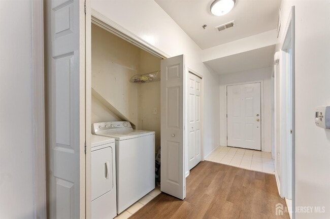 Building Photo - 128 Remsen Ave