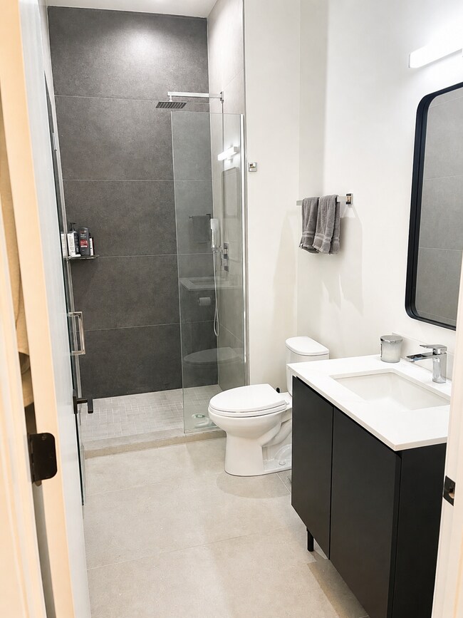 Building Photo - 4513 North Clark-213