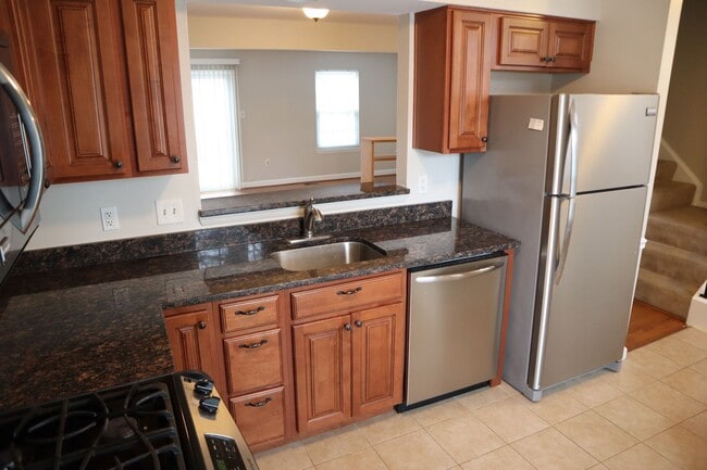 Building Photo - Spacious Townhome in Gaithersburg