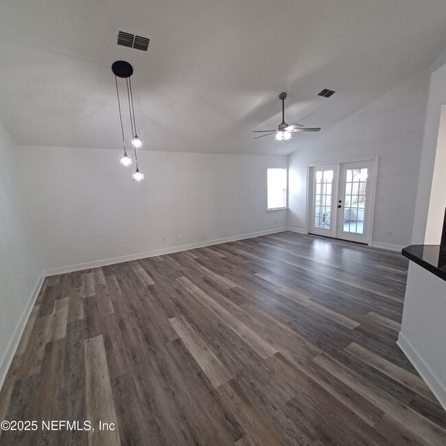 Foto del edificio - 7775 Mactavish Way S