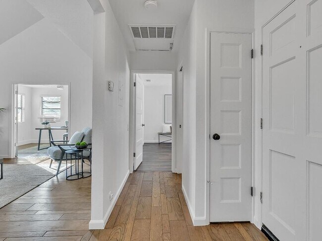 Foto del edificio - 2410 G St