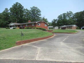 Building Photo - 1357 Beal Rd