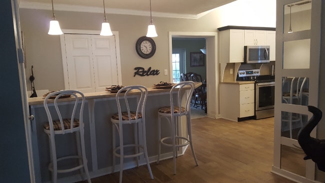 Building Photo - 2216 Capri Dr