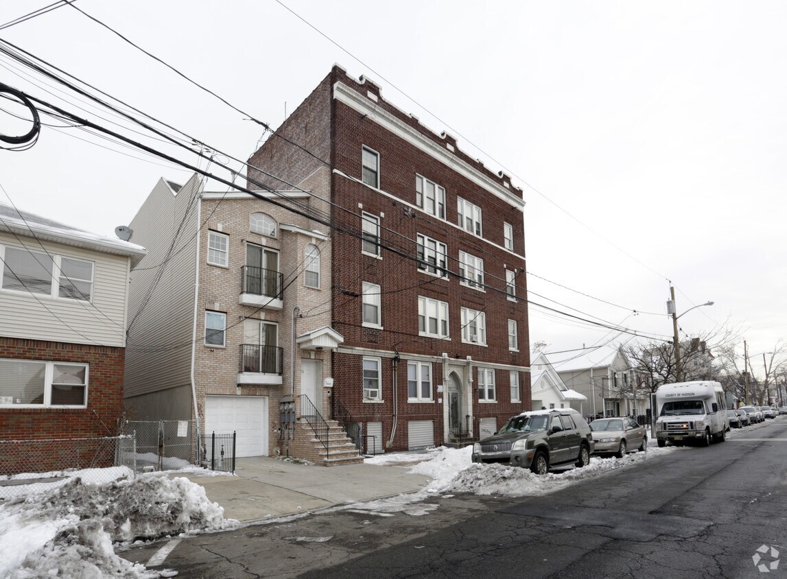 Primary Photo - 150 Stegman St