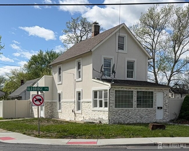 Building Photo - 429 Old Bridge Turnpike