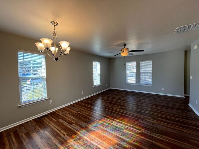 Foto del edificio - Charming 3BD, 2.5BA House in Raleigh with ...