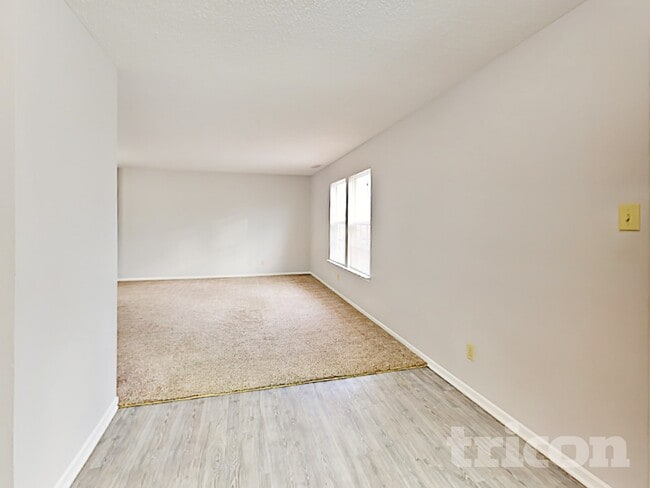 Foto del edificio - 14674 Fawn Hollow Ln