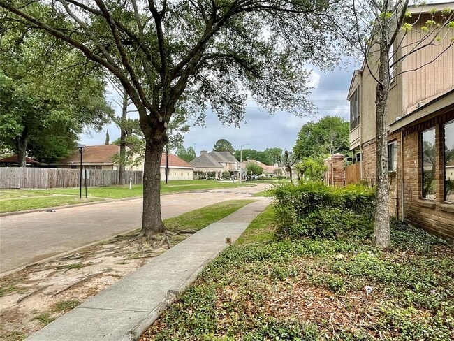 Building Photo - 7854 Green Lawn Dr