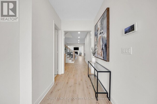 Photo du bâtiment - 2215 Beckman Cres