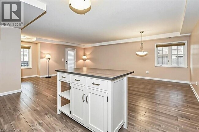 Photo du bâtiment - 255 Maitland St