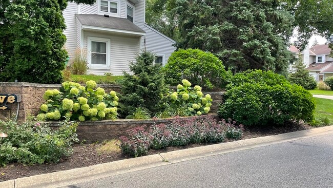 Building Photo - 5330 Highpointe Dr
