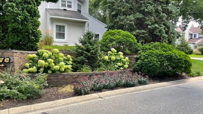 Foto del edificio - 5330 Highpointe Dr