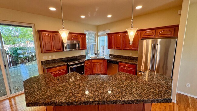 Building Photo - Cedar Hills/Peterkort Home – Near MAX & Hw...