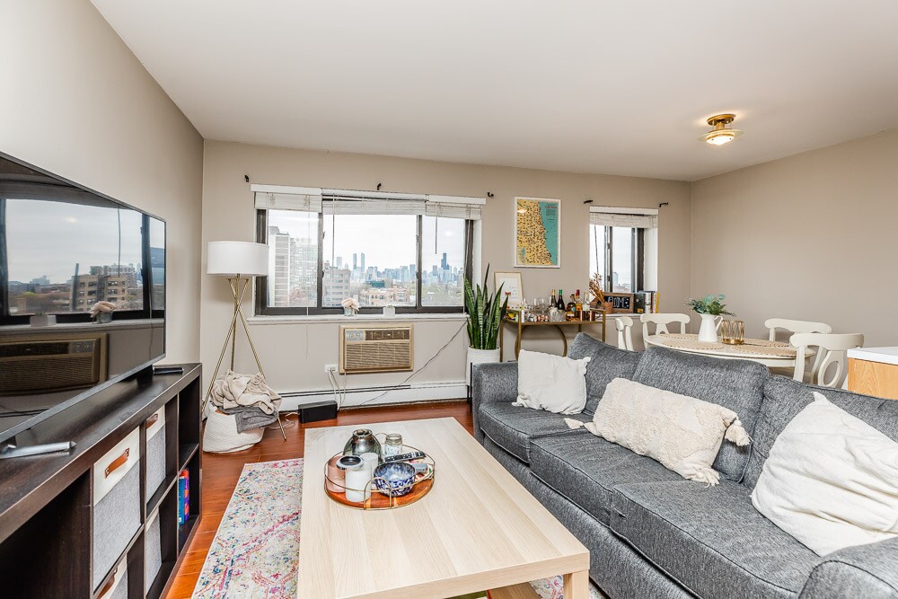 Foto principal - 607 W Wrightwood Ave