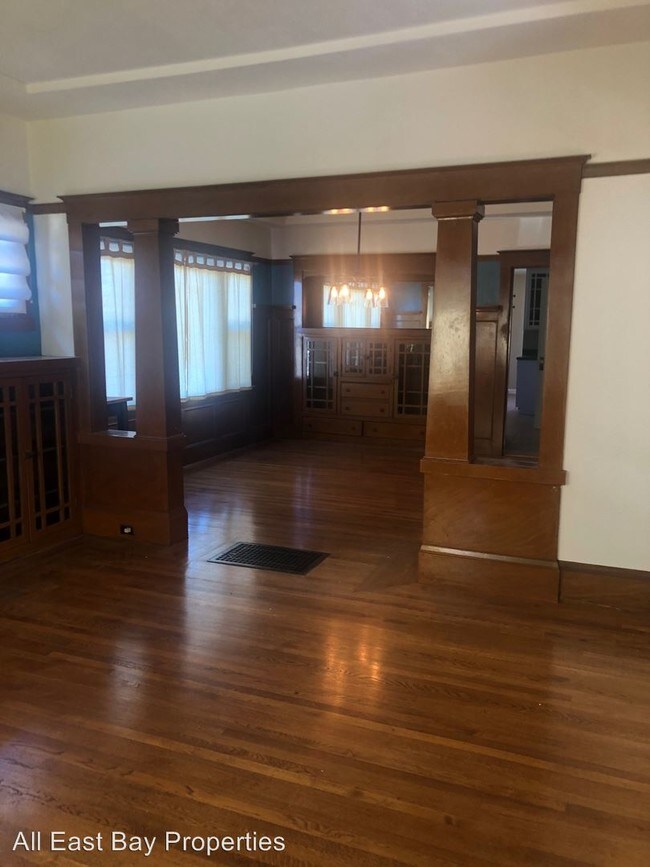 Building Photo - 2 br, 1 bath House - 1401 Alcatraz Avenue