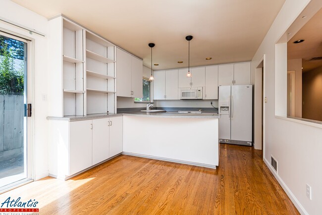 Building Photo - Charming Atherton Home | Desirable Locatio...