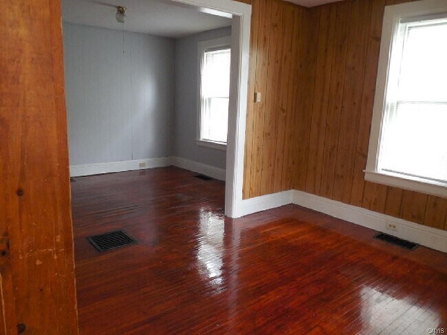 Building Photo - 616 Addison St