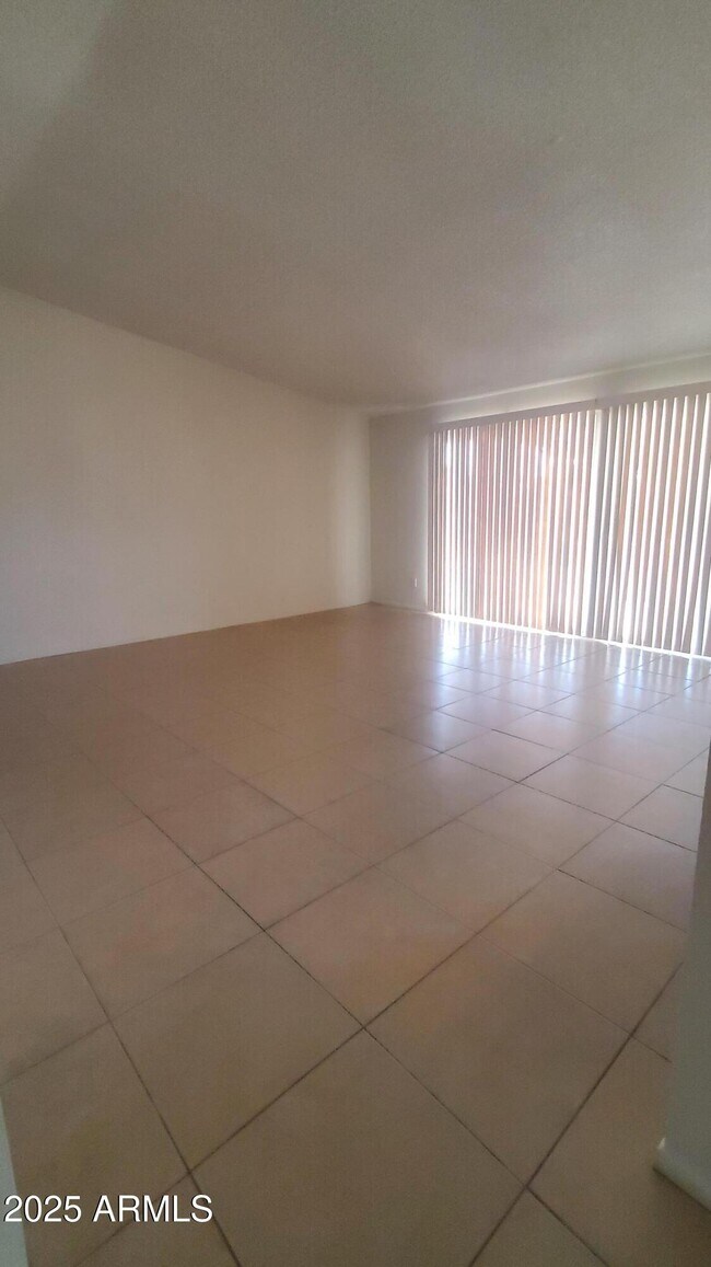Foto del edificio - 8002 West Campbell Ave