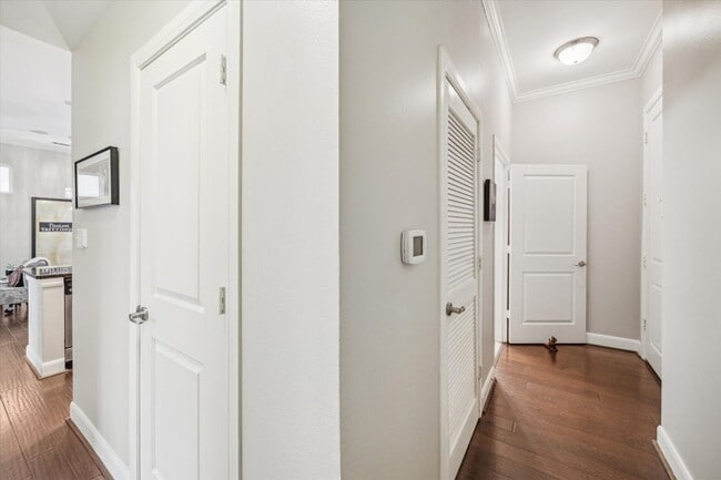 Photo - 300 St Joseph Pkwy Apartment