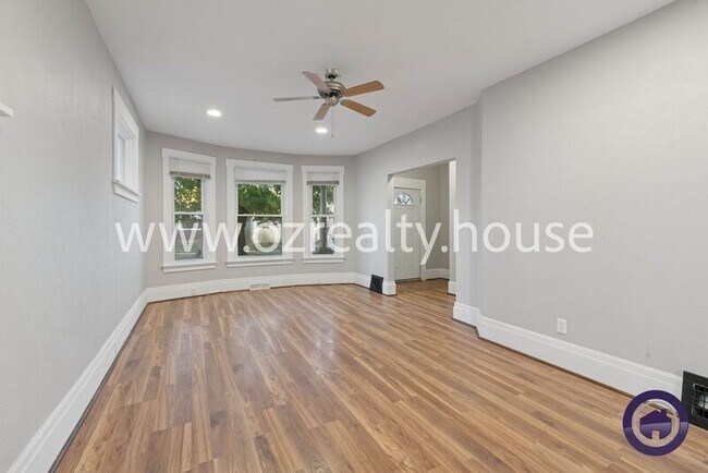 Foto del edificio - 740 Parker Ave