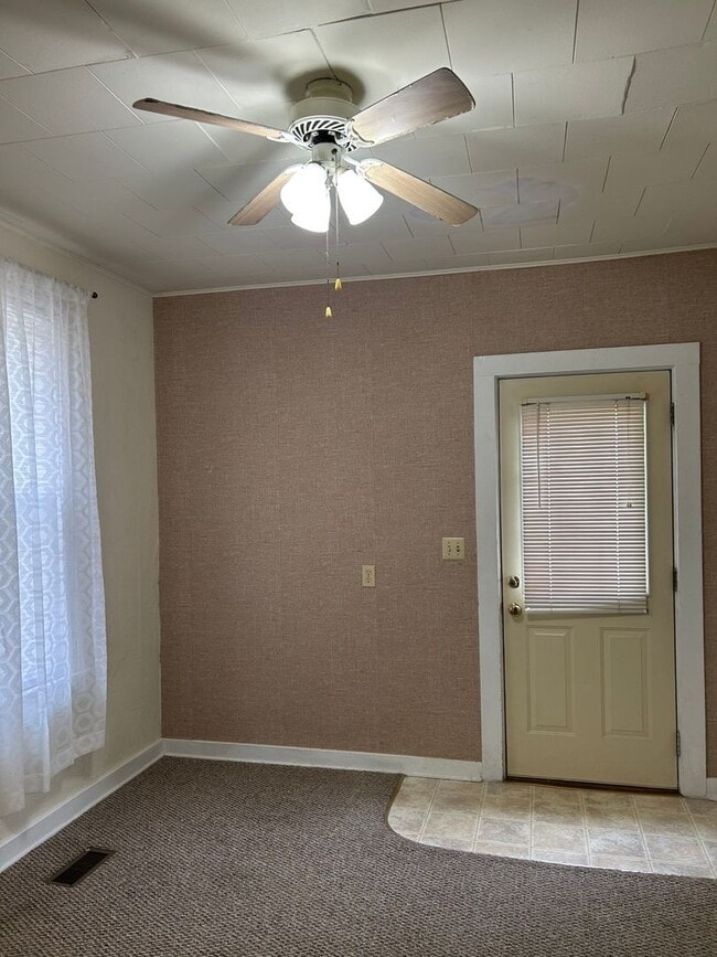 Building Photo - 100 Sylvia St