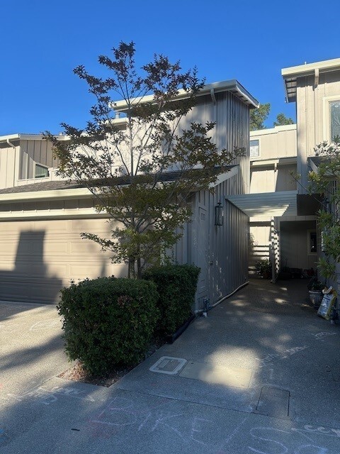 Building Photo - 2 Story Townhome