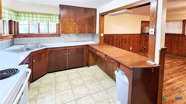 Foto del edificio - 1432 N Walnut Ave