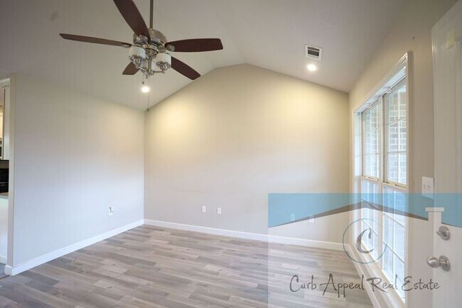 Foto del edificio - Beautiful 3 bed / 2 bath home - Bono