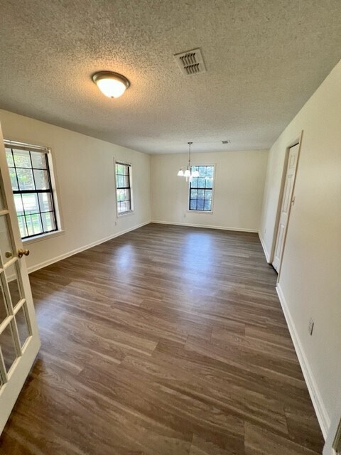 Foto del edificio - 322 W Franklin St