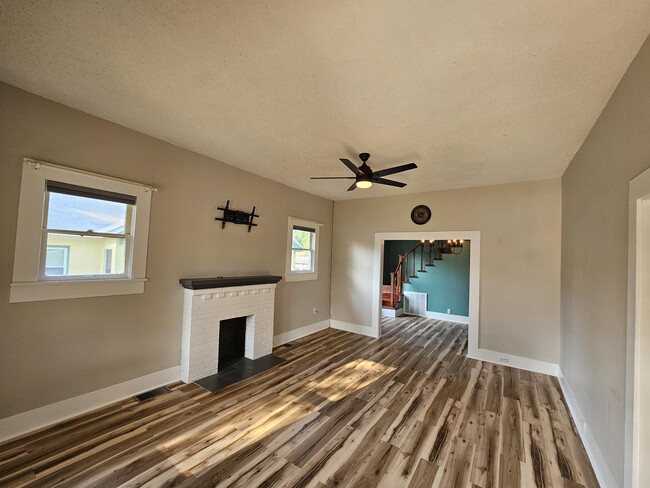Building Photo - 2312 Pecan St