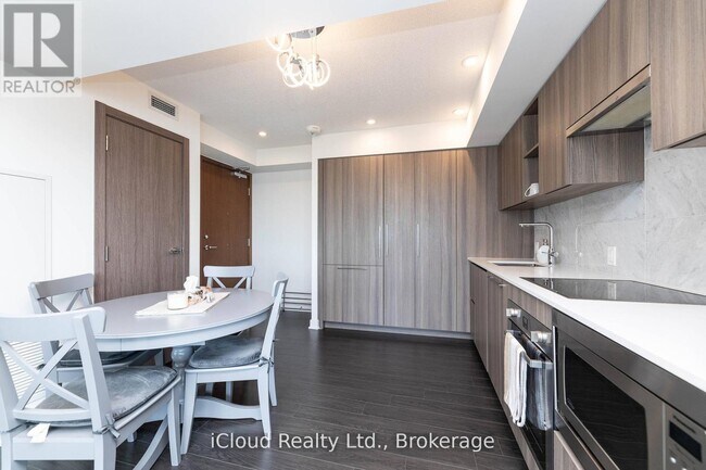 Building Photo - 19 Bathurst St