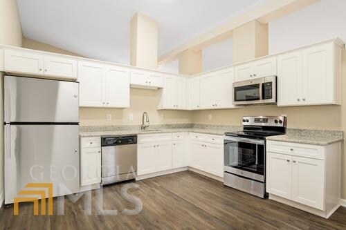 Building Photo - 3558 Cumberland Rd NE