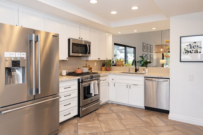 Building Photo - 3337 Vivienda Cir