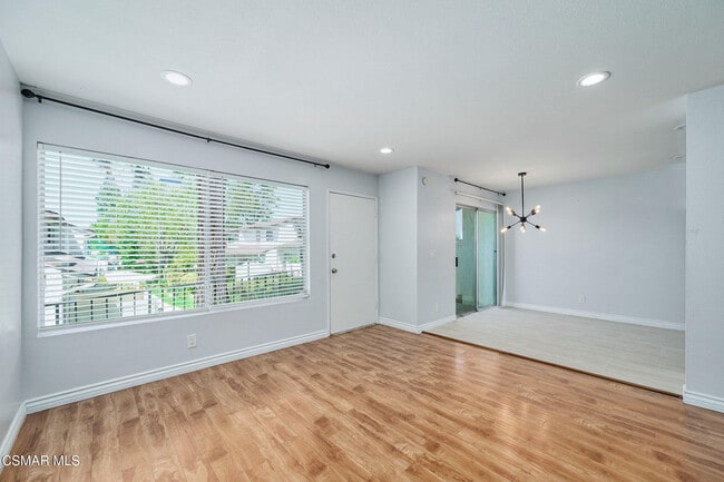 Foto del edificio - 1372 Ramona Dr