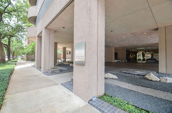 Building Photo - 5000 Montrose Blvd