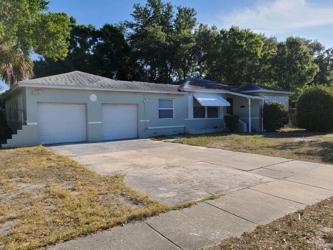 Building Photo - Stunning Corner-Lot Rental: 4BR/2BA with Courtyard