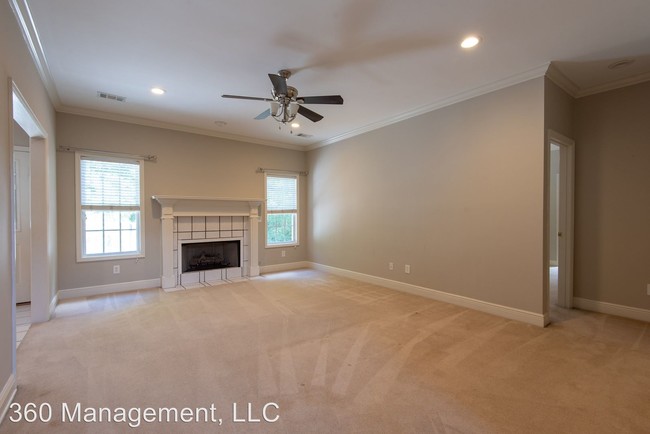 Building Photo - 4 br, 2.5 bath House - 2220 Riverwood Drive