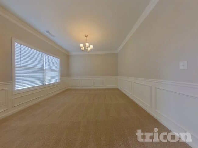 Building Photo - 218 Evergreen Way