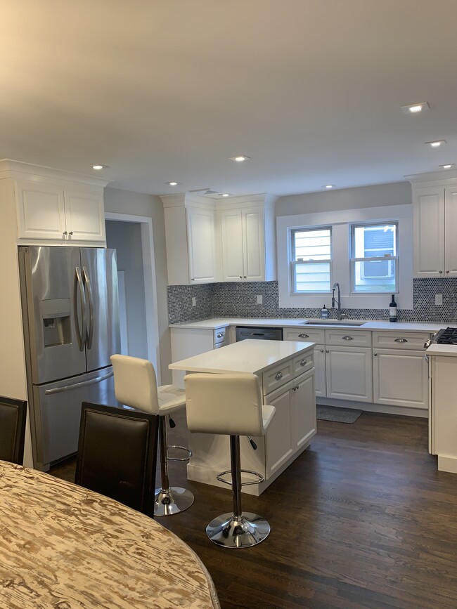 Building Photo - 45 S Bayles Ave