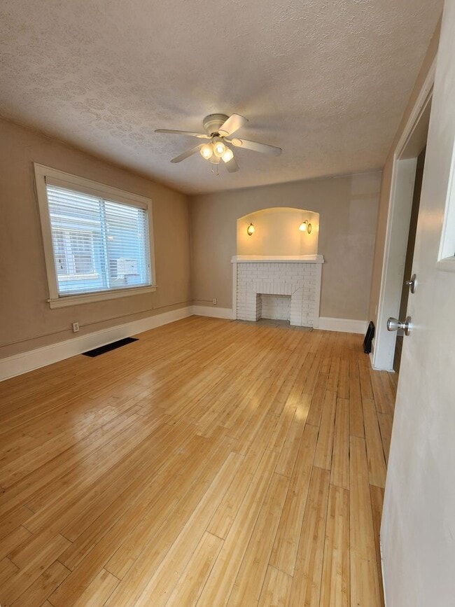 Building Photo - 97 E Emerling Ave