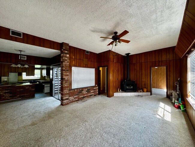 Foto del edificio - Great Backyard & Quiet Neighborhood