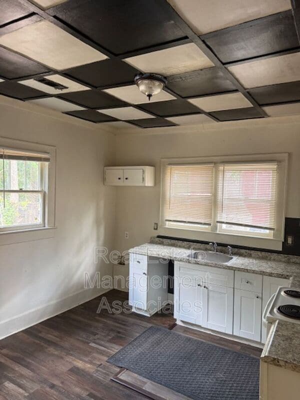 Building Photo - 125 E Chappell St