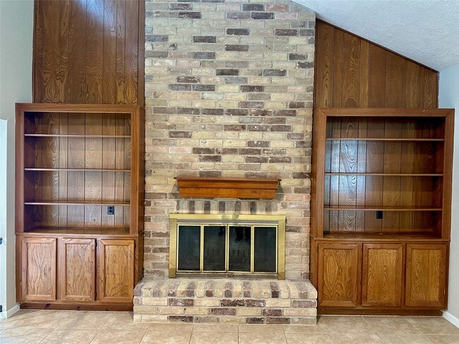 Building Photo - 2711 Colony Dr