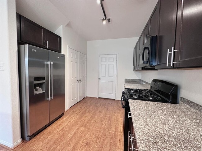 Building Photo - 17018 Wilthorne Gardens Ct
